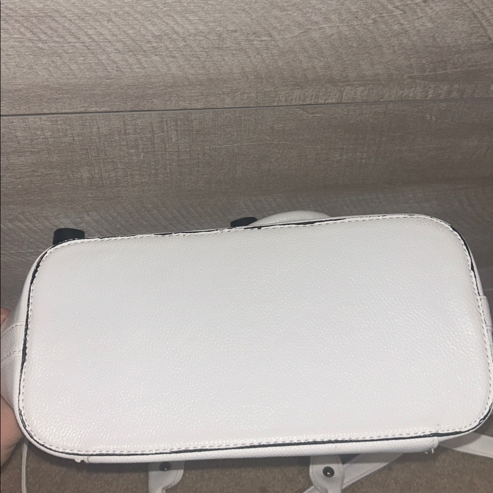 Guess Vintage Elegant White large Handbag / Tote Book Bag purse Faux Leather - Picture 14 of 14